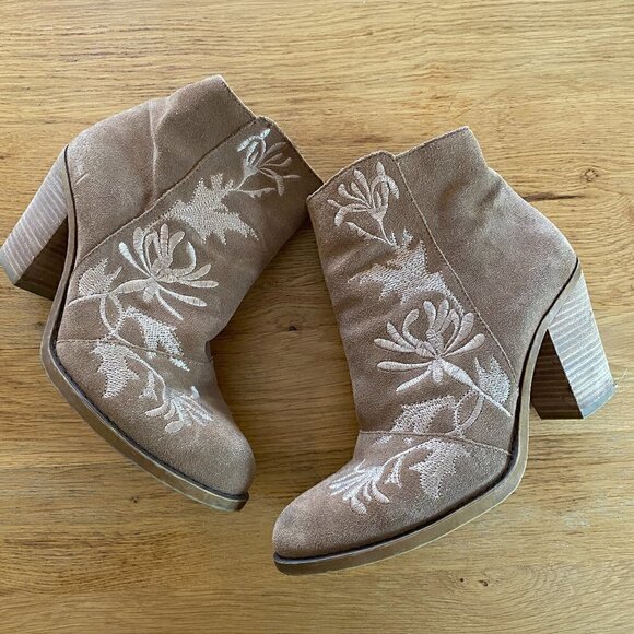 Lucky Brand Shoes - Lucky Brand Elenor 2 Tan Suede Embroidered Western Heeled Ankle Boot Sz 8